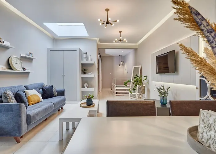 Old Town Luxury Velvet Apartment
